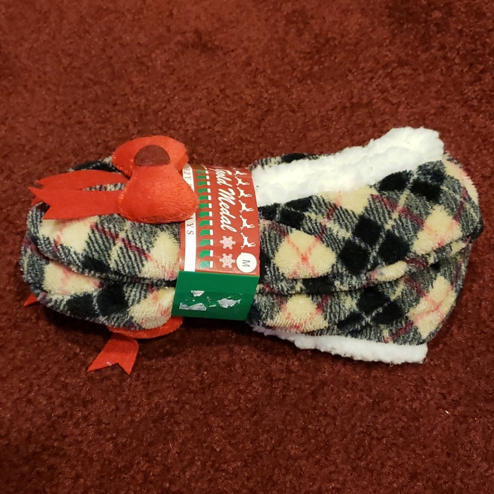NWT Ladies' holiday slippers